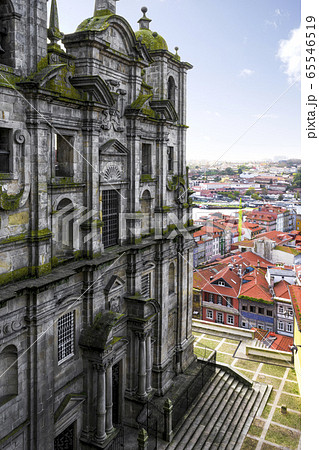 The building of a medieval temple 65546519
