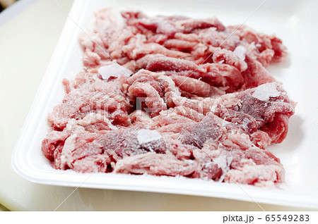 冷凍豚肉（解凍中） 65549283