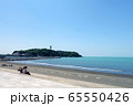 晴れた日の江ノ島と青い海 65550426