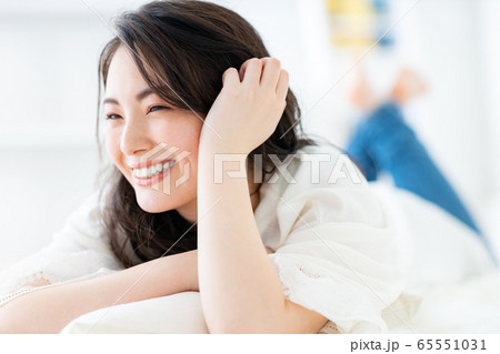 女性　ポートレート　可愛い 65551031