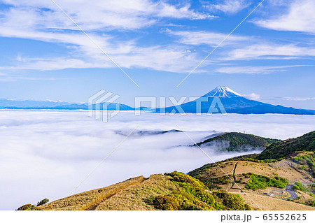 （静岡県）大雲海の駿河湾、富士山　朝 65552625