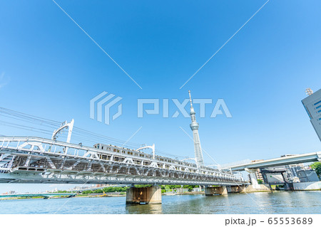 東京の都市風景 すみだリバーウォークと隅田川橋梁の風景 東京の都市風景 すみだリバーウォークと隅田川橋梁の風景 65553689