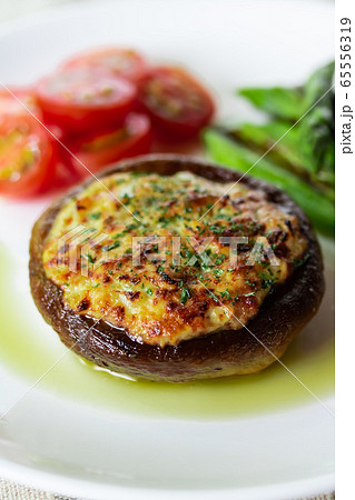 ジャンボマッシュルームのグリル ジャンボマッシュルームのグリル 65556319