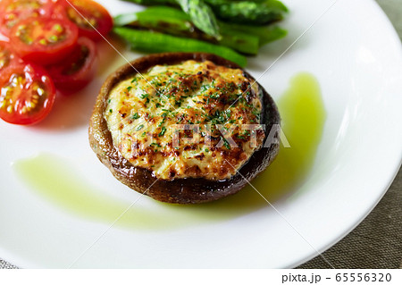 ジャンボマッシュルームのグリル ジャンボマッシュルームのグリル 65556320