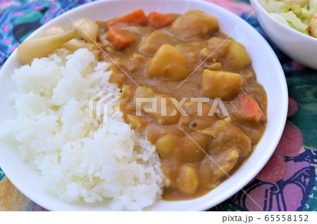酢ラッキョウ添えの具たくさんカレー 食料高騰 我が家の健康食 素材 背景 酢ラッキョウ添えの具たくさんカレー 食料高騰 我が家の健康食 素材 背景 65558152