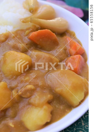酢ラッキョウ添えの具たくさんカレー 我が家の健康食 素材 背景 酢ラッキョウ添えの具たくさんカレー 我が家の健康食 素材 背景 65558156