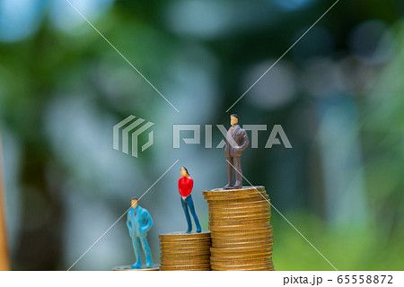 Miniature people, small figures businessmen and Miniature people, small figures businessmen and 65558872