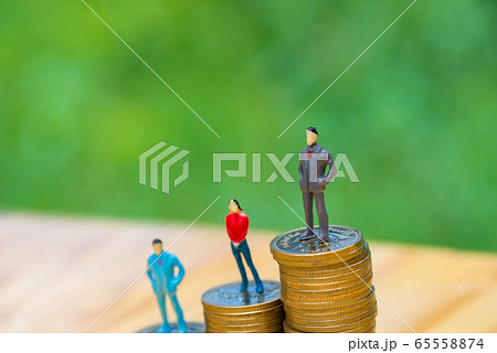 Miniature people, small figures businessmen and Miniature people, small figures businessmen and 65558874