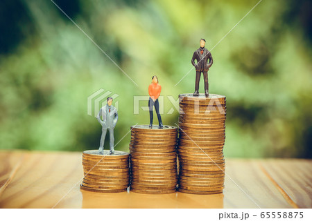 Miniature people, small figures businessmen and 65558875