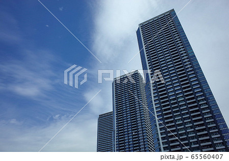 ターマンション 群と初夏の空 65560407