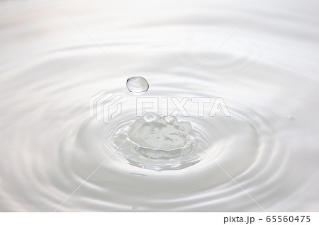 水滴の波紋 水滴の波紋 65560475