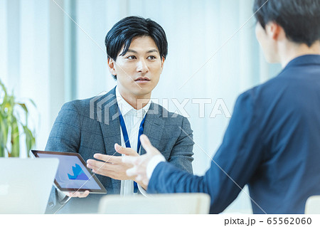 ビジネスシーン　会議　商談 65562060