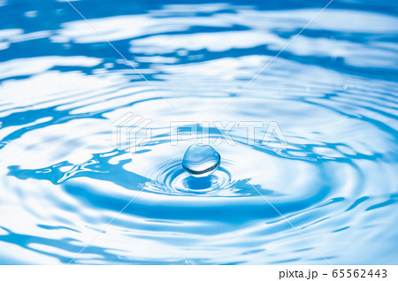 水滴の波紋 65562443