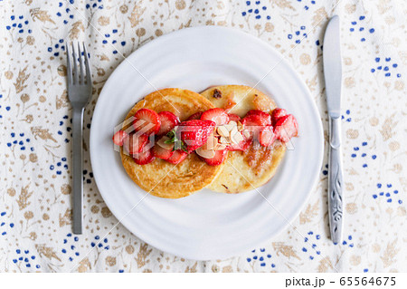 米粉の苺パンケーキ 65564675