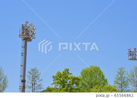 夜間照明と青空2 夜間照明と青空2 65566862