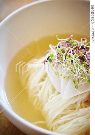 韓国の素麺　ククス　グクス 65568099