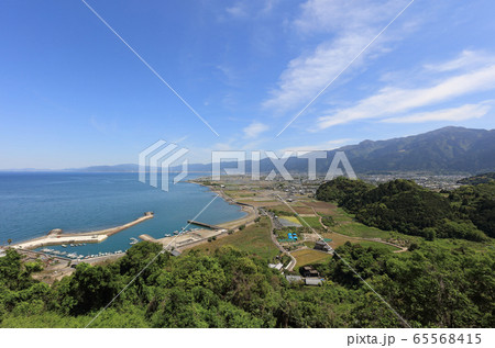 四国中央市を土居町の天満漁港側から見る 65568415