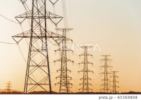 ライフライン　鉄塔　電力　電気　夕方　 65569808