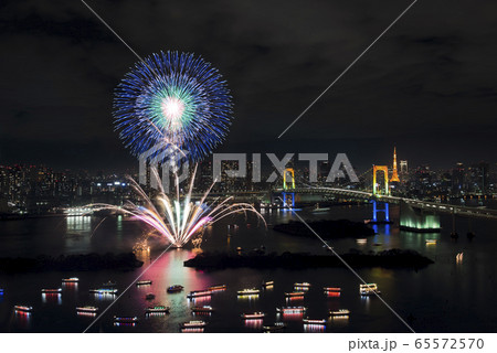 【日本・東京】お台場の花火イメージ 【日本・東京】お台場の花火イメージ 65572570