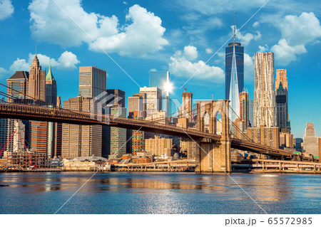 Skyline of downtown New York City at early morning 65572985