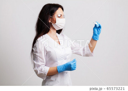 Doctor checks the temperature on an electronic thermometer 65573221