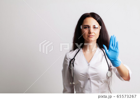 Doctor showing hand stop gesture, health safety concept 65573267