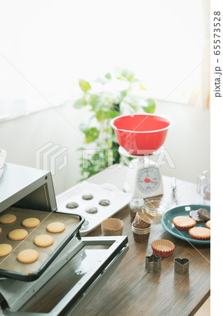 お菓子作り 65573528