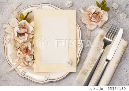Table setting with floral decor 65574180