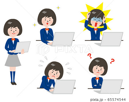 パソコン操作をする女子学生の表情 パソコン操作をする女子学生の表情 65574544