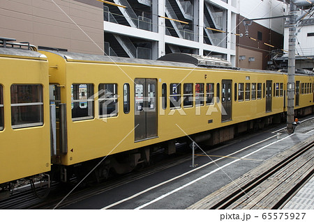 所沢駅側線に留置中の新101系（牽引車） 65575927