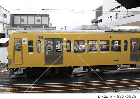 所沢駅側線に留置中の新101系（牽引車） 65575928