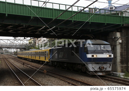 武蔵野線内を行く、西武鉄道新101系（新秋津駅） 65575974