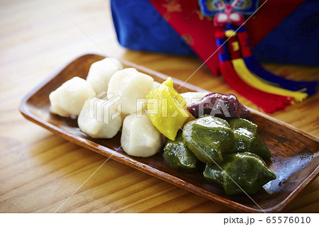 韓国の伝統餅菓子　ソンピョン松餅　秋夕名節イメージ 65576010