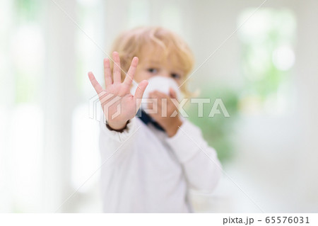 Child wearing face mask. Virus outbreak. Child wearing face mask. Virus outbreak. 65576031