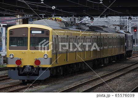 中央線八王子駅に到着する西武鉄道新101系 65576039