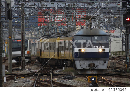 中央線八王子駅に到着する西武鉄道新101系 65576042