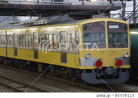 中央線八王子駅に停車中の西武鉄道新101系 65576113