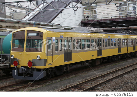 中央線八王子駅に停車中の西武鉄道新101系 65576115