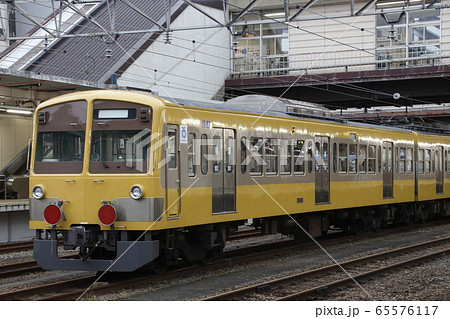 中央線八王子駅に停車中の西武鉄道新101系 65576117