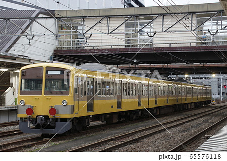 中央線八王子駅に停車中の西武鉄道新101系 65576118