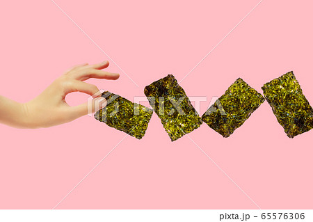 Hand with nori seaweed on background 65576306