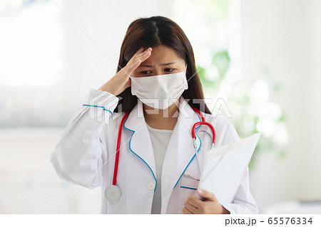 Doctor or nurse with stethoscope and face mask. 65576334