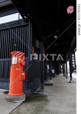 新潟　南魚沼　丸ポストのある風景（塩沢郵便局） 65576591