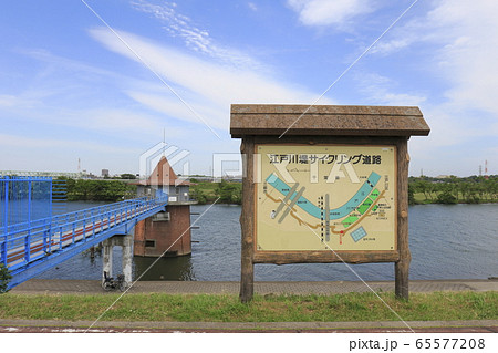 江戸川堤サイクリング道路 金町浄水場取水塔 江戸川堤サイクリング道路 金町浄水場取水塔 65577208
