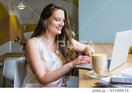 Portrait of smiling young business woman Portrait of smiling young business woman 65580618