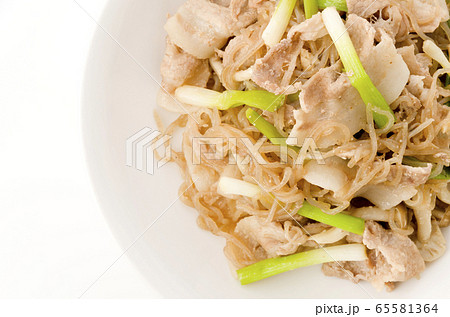豚バラ肉と糸蒟蒻の炒め物 65581364
