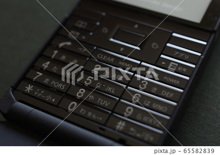 携帯電話のボタンのアップ 携帯電話のボタンのアップ 65582839