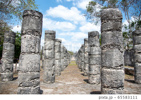 メキシコ チチェン・イッツァの遺跡 戦士の神殿 メキシコ チチェン・イッツァの遺跡 戦士の神殿 65583111