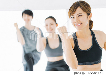 エアロビクス フィットネス エアロビ スポーツジム ダンス 女性 エクササイズ エアロビクス フィットネス エアロビ スポーツジム ダンス 女性 エクササイズ 65584140