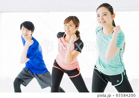 エアロビクス フィットネス エアロビ スポーツジム ダンス 女性 エクササイズ エアロビクス フィットネス エアロビ スポーツジム ダンス 女性 エクササイズ 65584200